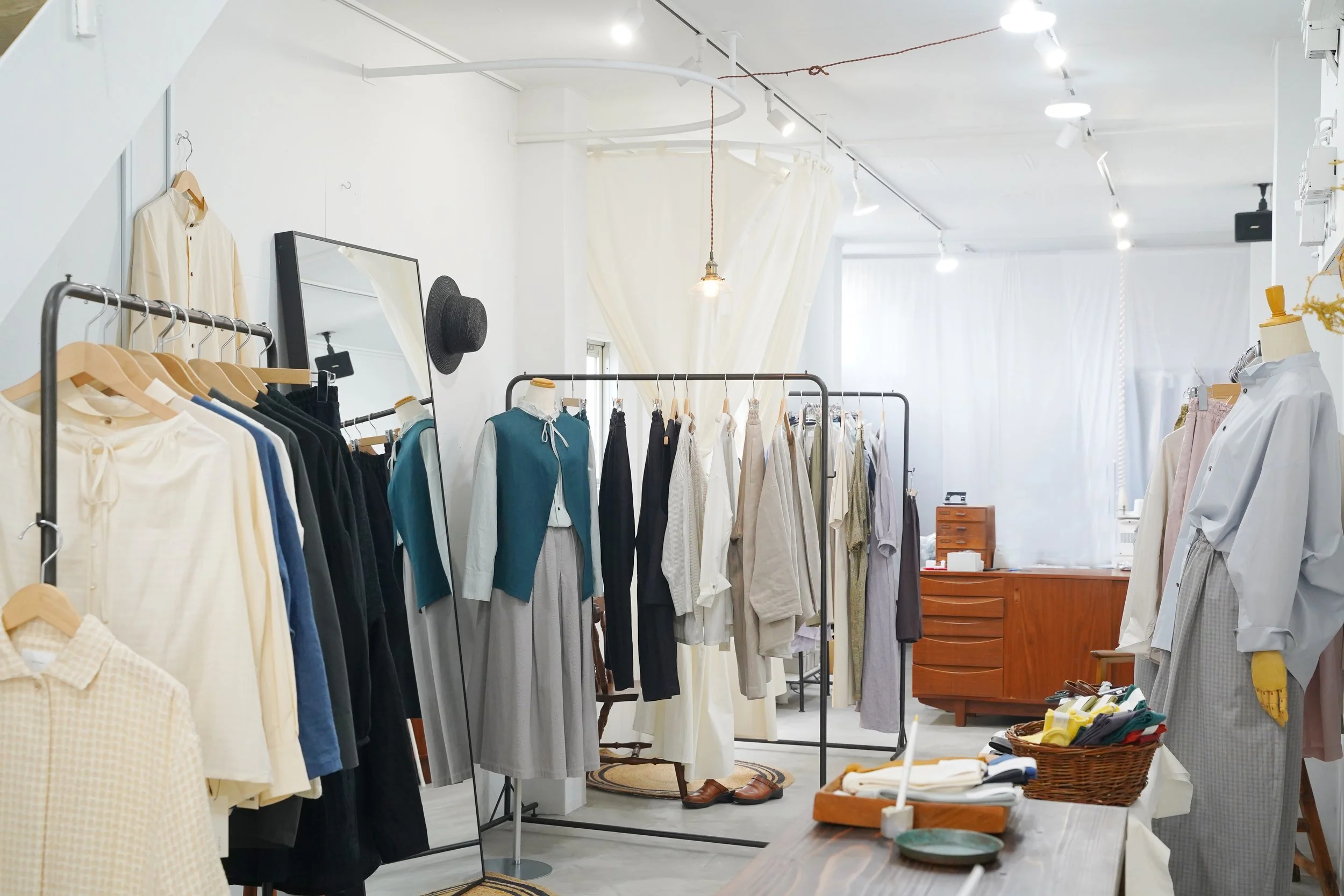 白を基調としたentwaの店内